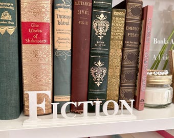 LEYENDA DE BIBLIOTECA DE FICCIÓN / Señales de género literario / Señales de estantería / Decoración literaria / Señal personalizada / Categorías de libros / Etiqueta de estantería / Palabras de libros