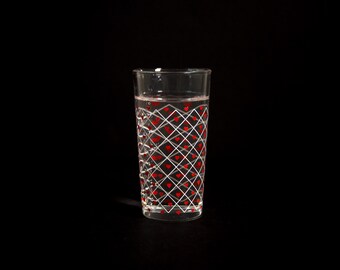 Juego vintage de cuatro vasos con diseño de corazones, fabricados en Italia.