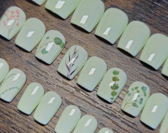 Set de uñas postizas personalizadas hechas a mano con forma de ataúd corto, estilo Sage Bouquet.