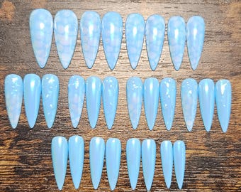 Blooming Droplets - Langes Stilletto - Handgefertigtes Press On Nail Set
