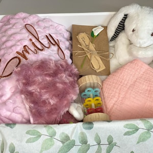 Baby shower gift box, personalized baby keepsake, newborn gift set, new baby girl gift, new baby boy gift, gender neutral custom gift set