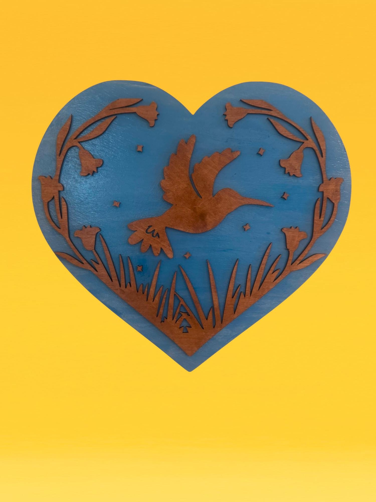 Wooden Hummingbird Heart Sign: Floral Nature Wall Decor - Thumbnail 4