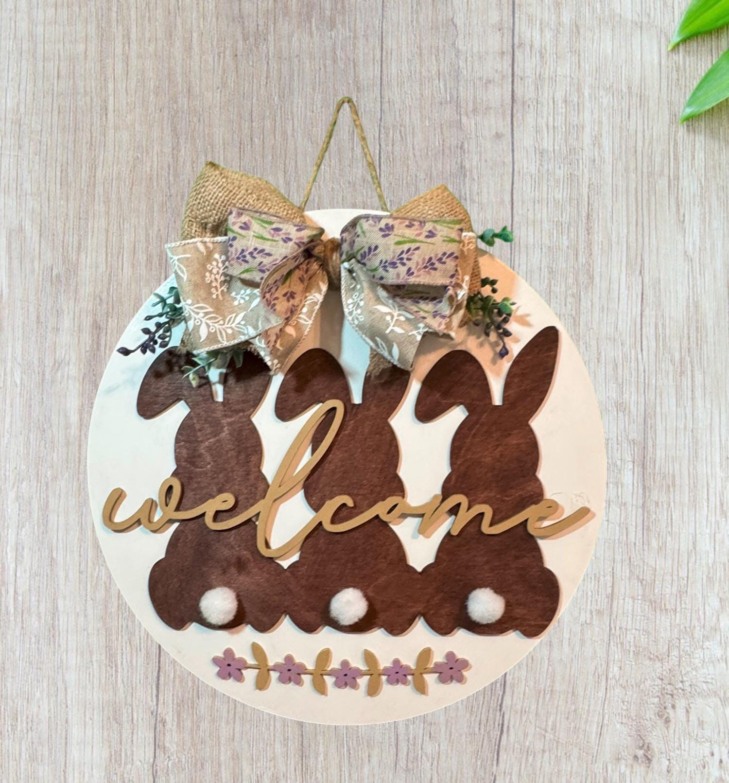 Easter Bunny Welcome Sign: Round Wooden Farmhouse Decor - Thumbnail 6