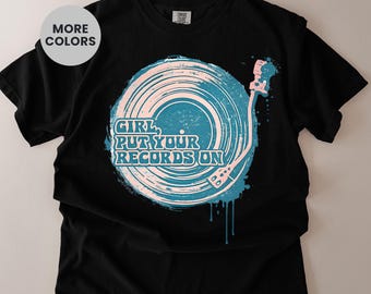 Comfort Colors Girl „Put Your Records On“-Shirt, Vintage-T-Shirt für Musikliebhaber, Grafik-T-Shirt im Retro-Stil, Geschenk für Vinyl-Sammler