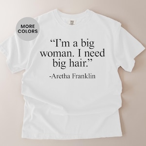 Colores cómodos Soy una mujer con curvas Necesito cabello voluminoso Camiseta gráfica divertida Declaración de confianza Regalo Ropa de moda de talla grande Vintage sureño