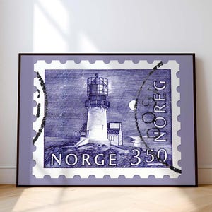 Arte mural con sello postal de faro / Decoración de pared junto al mar / Arte digital de Noruega / Póster retro de casa de playa / Regalo para marinero / Póster de viaje agradable