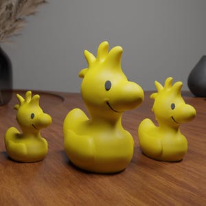 Statuetta a forma di anatra di Woodstock – Graziosa decorazione da scrivania a tema fumetti, anatra dei Peanuts, divertente alternativa all'anatra di gomma, stampata in 3D, idea regalo