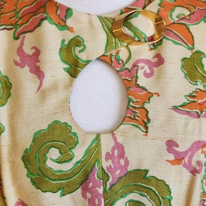 1960s keyhole floral pattern dress longstanding back zipper.   No tag.