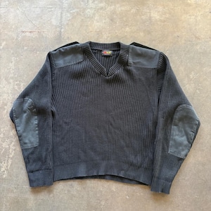 Klasyczny sweter SFKM USA Commando z wełnianej, wojskowej, prążkowanej naszywki na ramiona w kolorze antracytowym