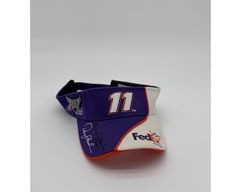 Vintage Denny Hamlin #11 FedEx Racing vizier gesigneerd (moeder) + Gibbs-pin