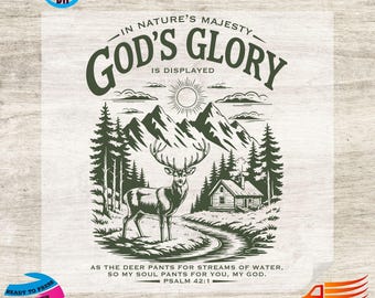 Puede incluir: Un diseño gráfico que presenta un ciervo majestuoso con grandes astas, de pie en una escena forestal con montañas, árboles y una pequeña cabaña. El texto dice "God's Glory" y un versículo bíblico. El diseño es en tonos verdes y blancos.