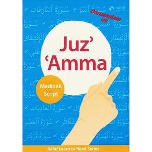 Könnte beinhalten: Blauer Buchumschlag mit arabischer Schrift und den roten Worten "Juz' Amma". Eine Hand zeigt auf den Text. Das Buch gehört zur Safar Learn to Read-Reihe.