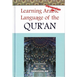 Pode incluir: Um livro intitulado "Learning Arabic Language of the Qur'an" com uma capa azul clara com uma imagem arquitetônica. O título está em vermelho e preto, com o nome da editora, Darussalam, em vermelho no topo. O nome do autor, Izzath Uroosa, está na parte inferior.