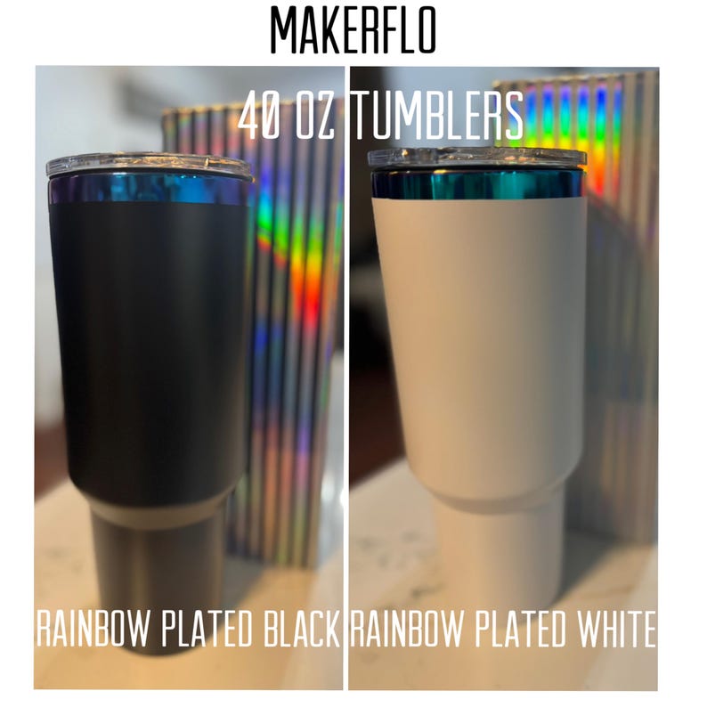 Pu&ograve; includere: Due bicchieri da 40 oz, uno nero e uno bianco, con accenti placcati arcobaleno. I bicchieri hanno un design elegante e sono etichettati "Rainbow Plated Black" e "Rainbow Plated White". Il marchio "MAKERFLO" &egrave; in alto.