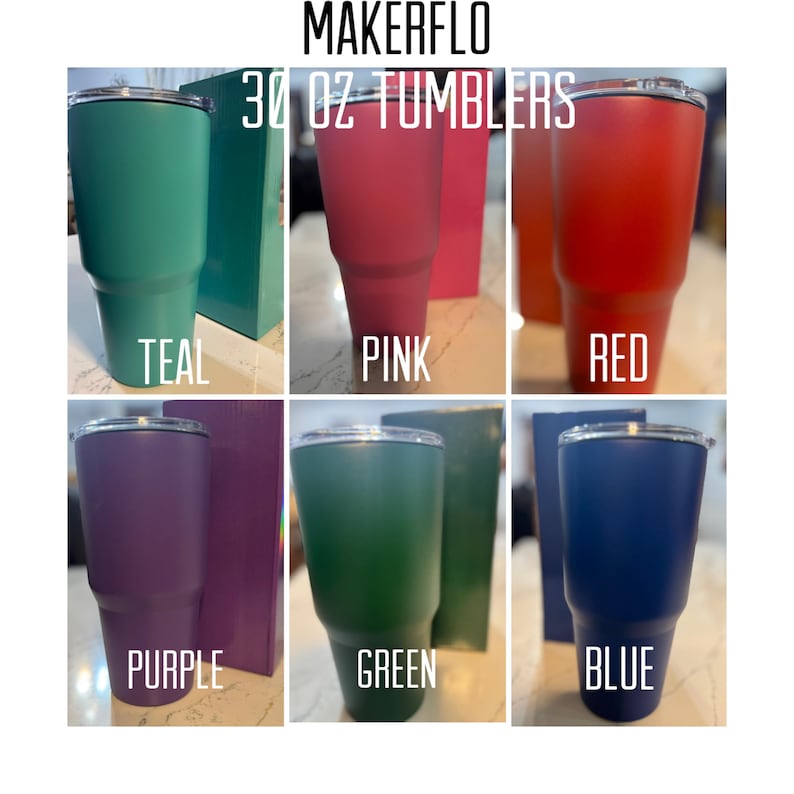 Pu&ograve; includere: Immagine di sei bicchieri da 887 ml in vari colori: verde acqua, rosa, rosso, viola, verde e blu. Ogni bicchiere ha un coperchio argentato ed &egrave; esposto con una scatola colorata abbinata. Il testo "MAKERFLO" e "30 OZ TUMBLERS" &egrave; in alto.