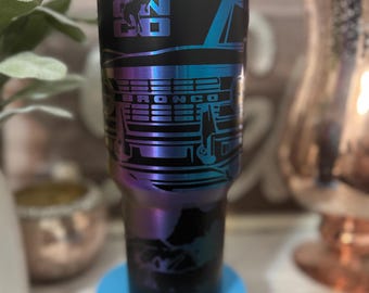 Bicchiere Bronco inciso al laser - Opzioni da 30 oz/40 oz