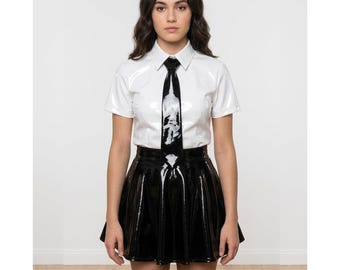 Weißes PVC Hemd & schwarze PVC Krawatte mit plissiertem PVC Rock | Glänzende Vinyluniform inspiriertes Outfit | Kundenspezifische Größe Xs-6XL Handgemacht