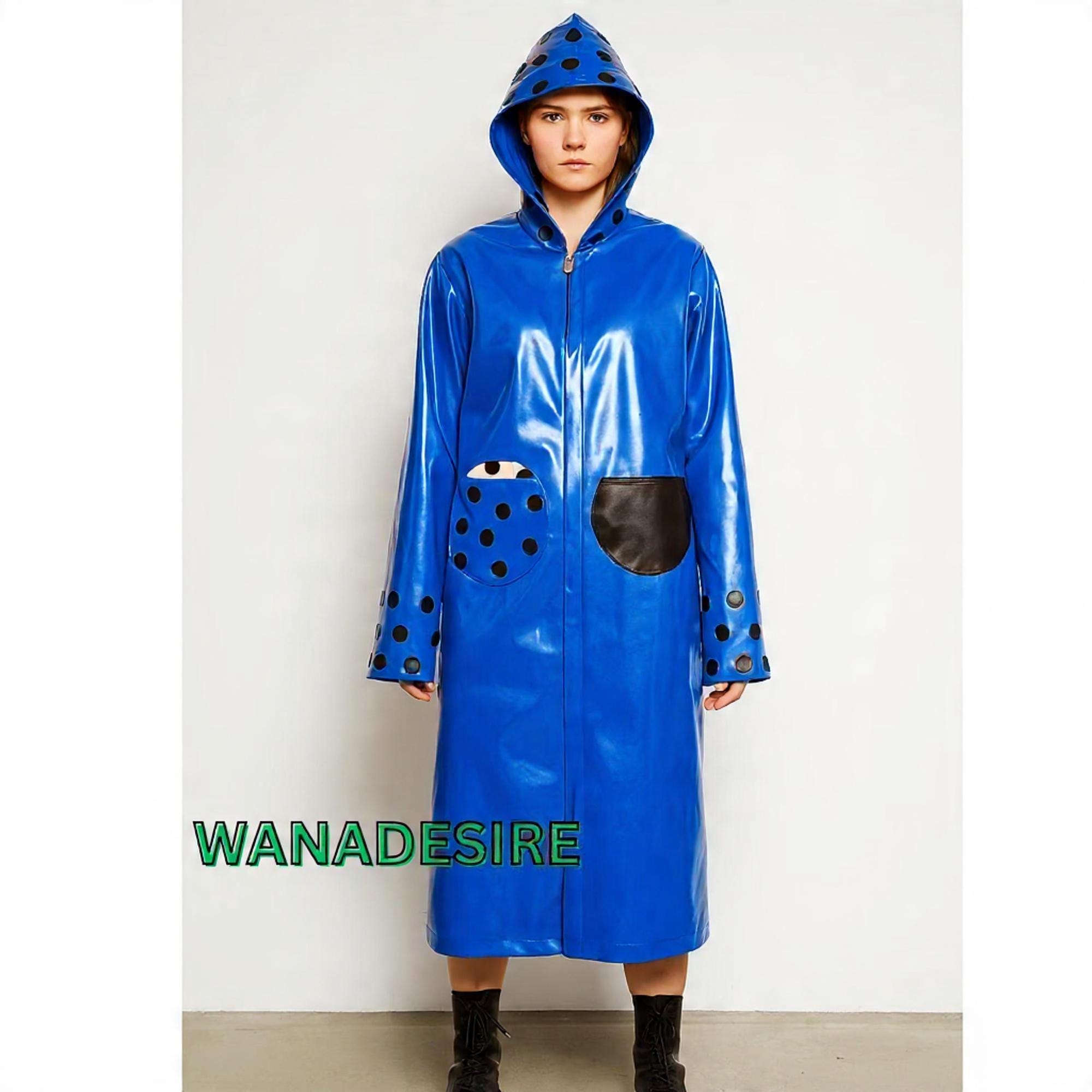 D&Gターコイズ てんとう虫柄 トレンチコートFW2000 てんとう虫水玉模様PVCレインコート：防水フード付きビニール