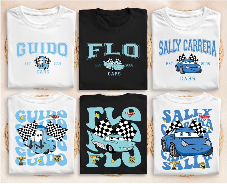 Pode incluir: Seis camisetas com designs tem&aacute;ticos de carros. As camisetas s&atilde;o brancas e pretas, com gr&aacute;ficos de carros de desenho animado e texto como "GUIDO", "FLO" e "SALLY CARRERA". Cada design inclui a palavra "CARS" e o ano "2006".