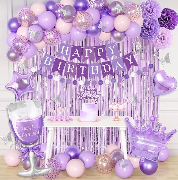 Scena Di Festa Di Compleanno Festosa Con Palloncini Decorazioni Regali E Torta Per Le Celebrazioni, Regalo, Presente, Compleanno Immagine di sfondo per il download gratuo