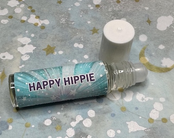 Perfume Happy Hippie - Aceite corporal en roll-on con aroma a pachulí terroso y sándalo, hecho a mano