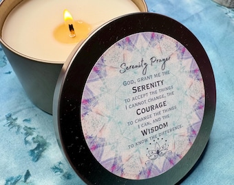 Vela de oración de serenidad: aroma a vainilla y sándalo, lata de 8 oz