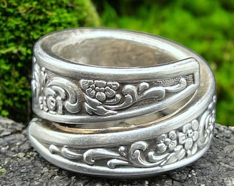 Vintage 1969 Tangier Spoon Ring: Oneida Silver Floral Jewelry