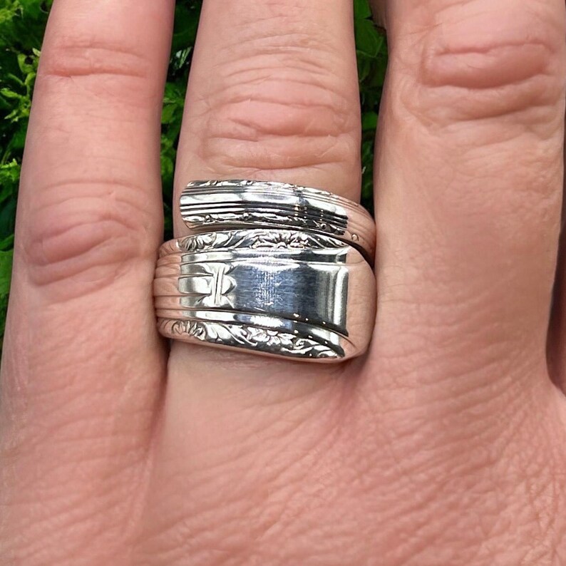 Antique Spoon Ring | 1939 Regent | Eye Catching Lines Make a Statement ...