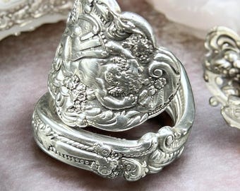 Anillo de cuchara de plata esterlina: Querubín de Versalles con lira de 1888