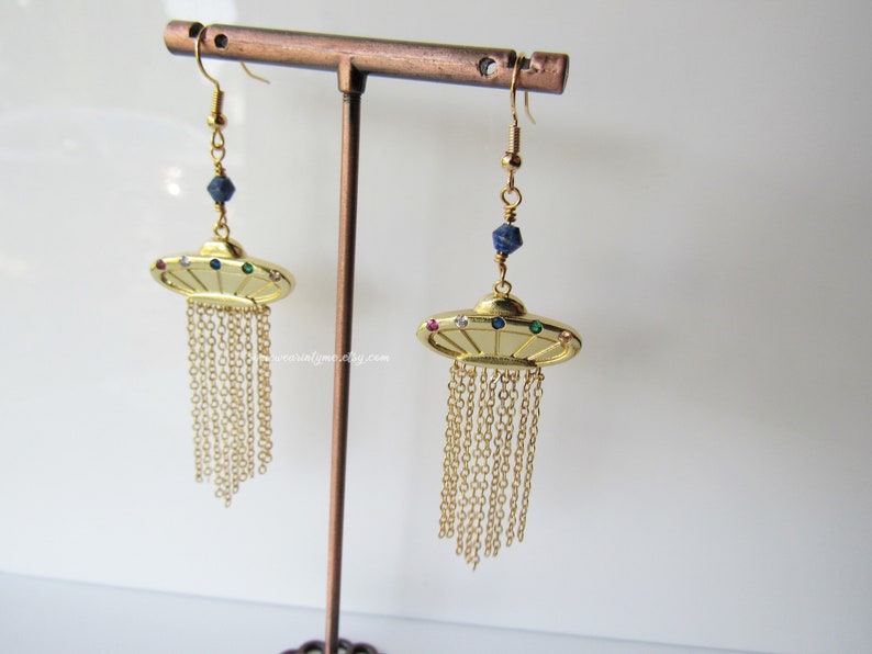 Goldene UFO-Ohrringe baumelnde, handgefertigte Ohrringe für Frauen, Quastenfransen, Edelstein Lapis Lazuli