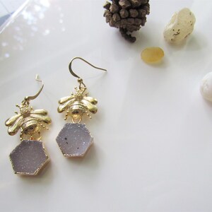 Bee earrings gold - druzy gemstone, honeycomb earrings, bohemian