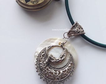 Pearl moon phase necklace, mother of pearl, silver pendants, necklaces for women, vintage style necklace, statement, celestial