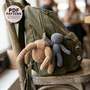 Wzór szydełkowy na projekt „Hail Mary” – Rocky i Grace, brelok z amigurumi w stylu science fiction (PDF)