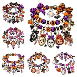 Op de afbeelding: Een collectie van zes kralenarmbanden met Halloween- en horrorthema's. De armbanden bevatten bedels van iconische horrorfiguren, pompoenen, geesten en vleermuizen, met kleurrijke kralen in oranje, paarse, zwarte en witte patronen.