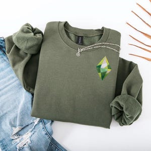 Sudadera inspirada en Los Sims / Sudadera con capucha verde de Plumbob / Sudadera de cuello redondo con estética gamer / Sudadera acogedora para juegos / Sudadera de regalo para Simming / Personalizable Military Green