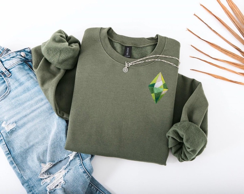 Sudadera inspirada en Los Sims / Sudadera con capucha verde de Plumbob / Sudadera de cuello redondo con estética gamer / Sudadera acogedora para juegos / Sudadera de regalo para Simming / Personalizable Military Green