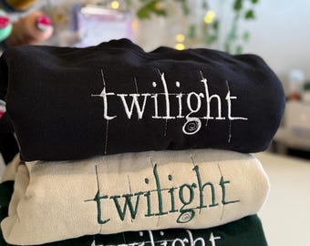Sudadera inspirada en Crepúsculo / Cuello redondo acogedor de romance vampírico para amantes de los libros / Regalo de Halloween para fanáticos de Crepúsculo / Ropa para amantes de los libros / Otoño para amantes de los libros