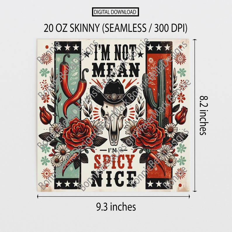 Pode incluir: Design digital para download para um copo fino de 20 oz. O design apresenta um cr&acirc;nio de vaca usando um chap&eacute;u de cowboy, pimentas vermelhas, rosas e um cacto. O texto diz "I'm not mean, I'm spicy nice". O design mede 23,6 x 20,8 cm.