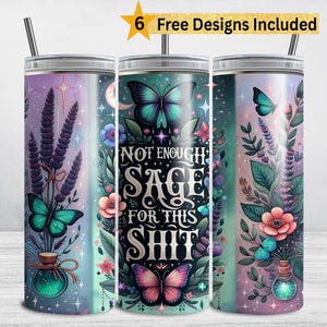 Op de afbeelding: Drie roestvrijstalen bekers met bloemen- en vlinderontwerpen. E&eacute;n beker heeft de tekst "NOT ENOUGH SAGE FOR THIS SHIT". De ontwerpen omvatten lavendel, vlinders en bloemen.