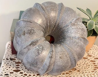 Molde Bundt primitivo vintage de aluminio fundido para cocinar, estilo campestre, estilo granja, decoración maximalista