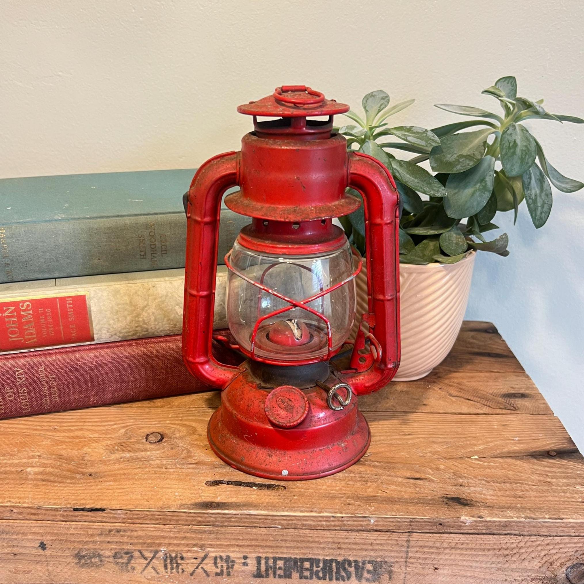 Vintage Dietz Comet Kerosene Lantern RED 8.5