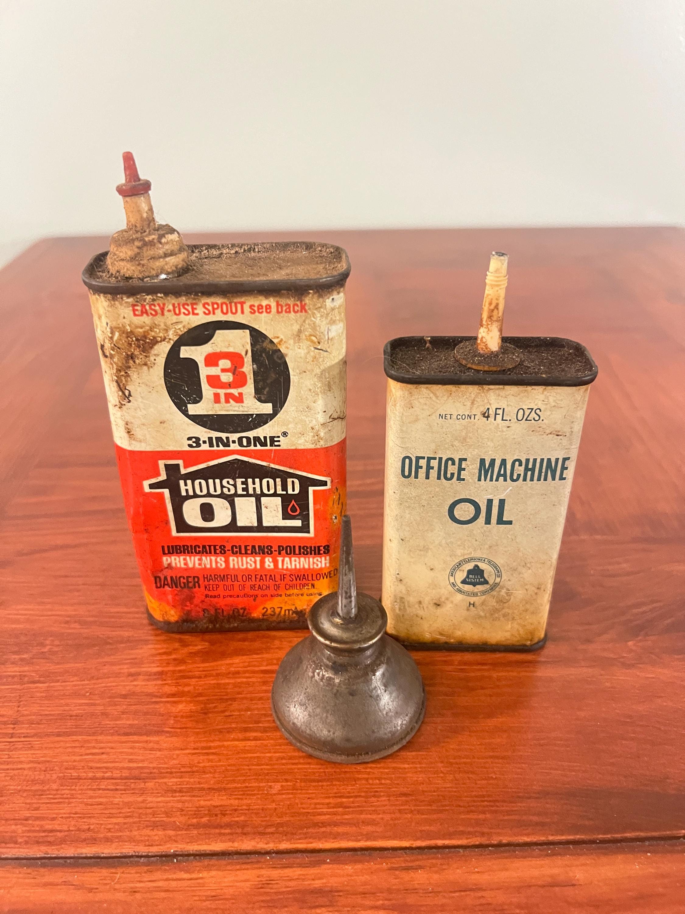 アメリカン雑貨 オイル缶 インテリア VARSITY GRAPHITE PENETRATING OIL TIN CAN  HANDY OILER 8oz アメリカン雑貨 オイル缶 インテリア VARSITY GRAPHITE