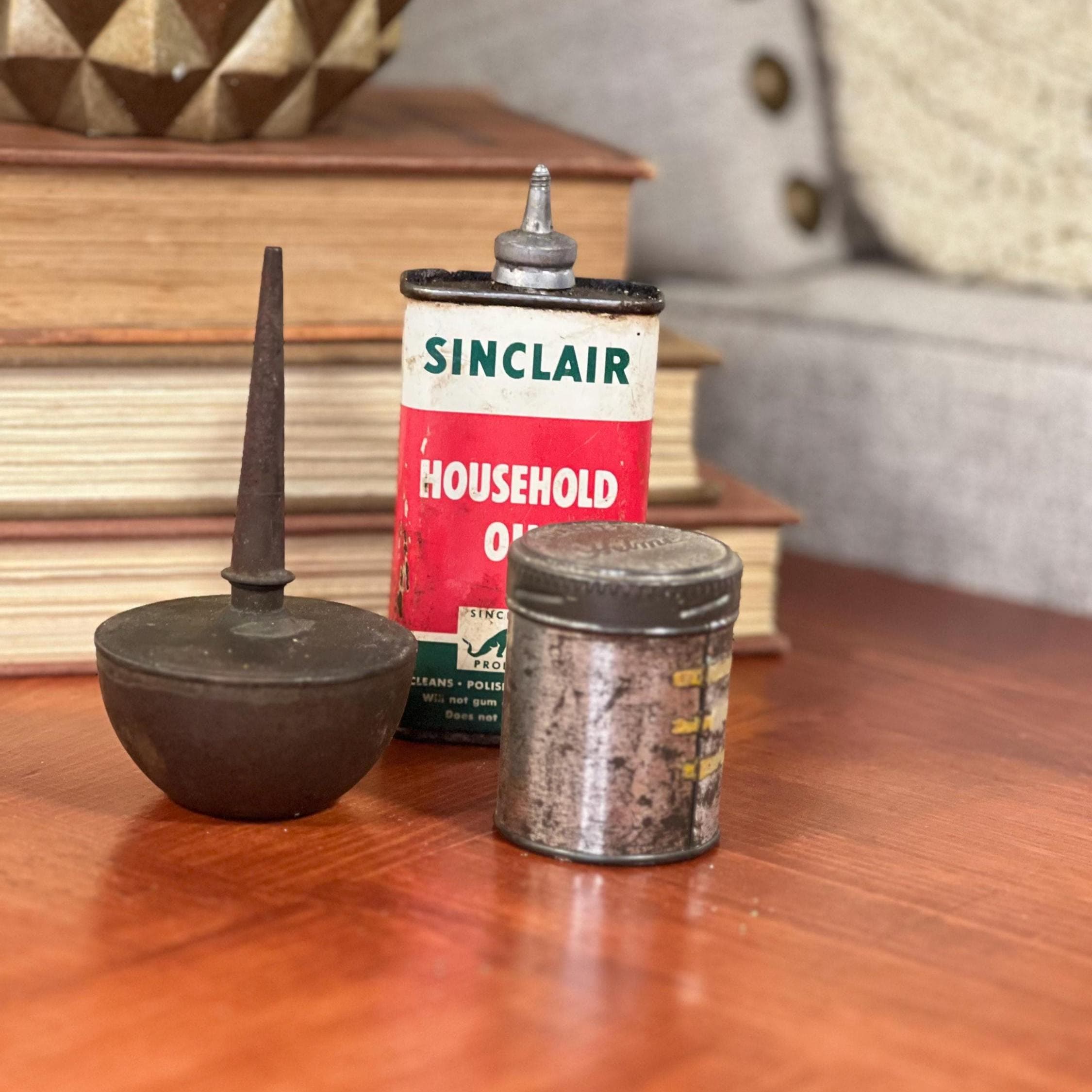 Vintage Sinclair Oil Can, Thumb Oiler & Helm Snuff Tin: Antique