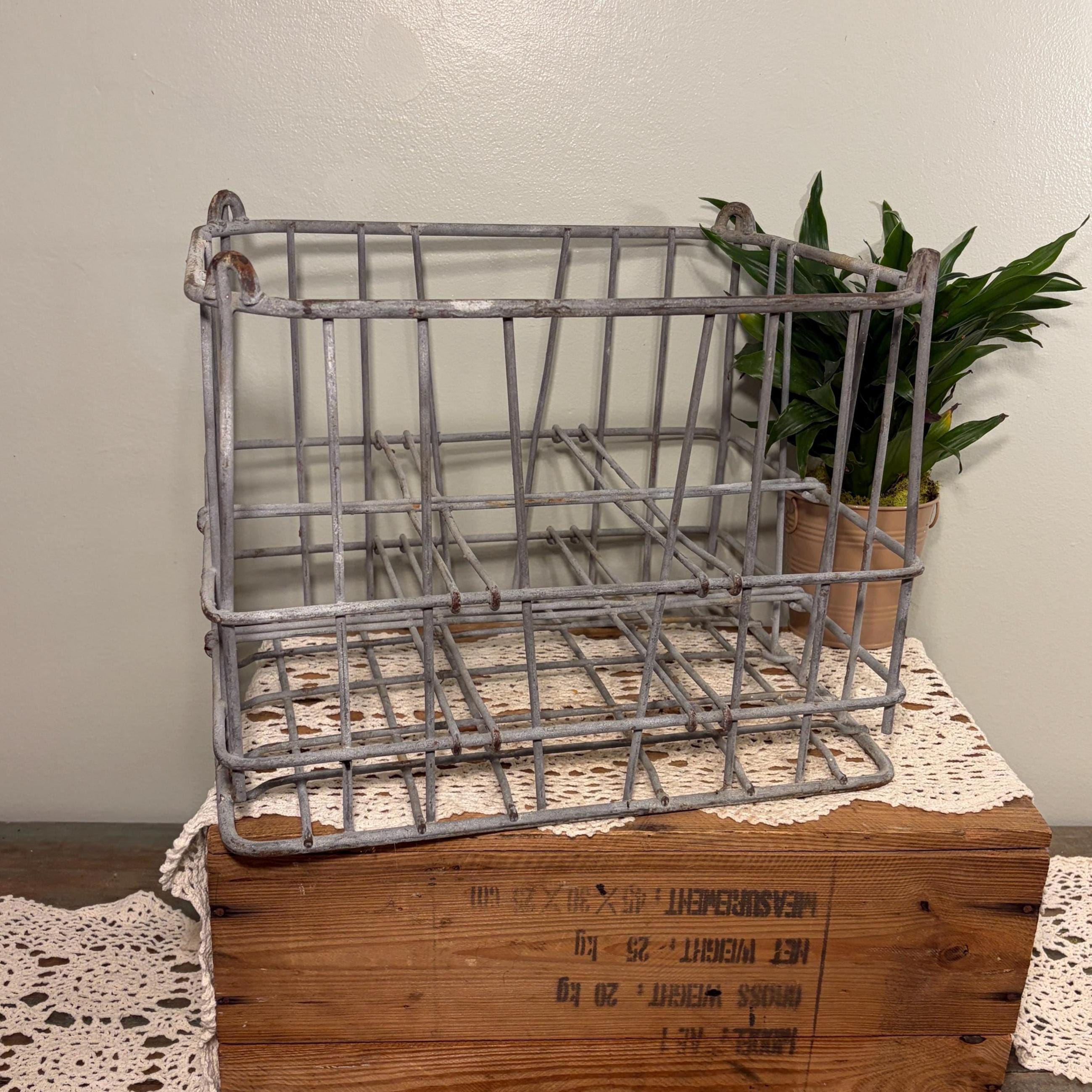 値下げ　ヴィンテージ ミルククレート（ミルク瓶付） Antique Milk Bottles and Crate - Etsy