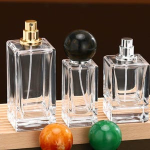 Frascos conta-gotas de óleo essencial de soro para cabelo e pele masculinos de vidro de 50 ml com impressão de etiquetas personalizadas para embalagens de cosméticos de marca