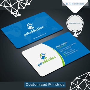 Può includere: Due biglietti da visita con un design blu e bianco. Le carte presentano il logo e il nome "petaddiction" e le informazioni di contatto. È visibile anche il testo "Customized Printings" e "We Print Everything".