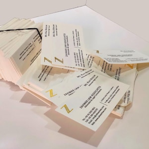 Stampa del logo multicolore su entrambi i lati con biglietti da visita con codice QR