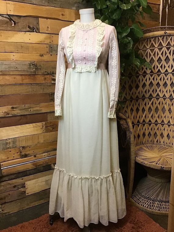 Sweet 60’s Lace Maxi