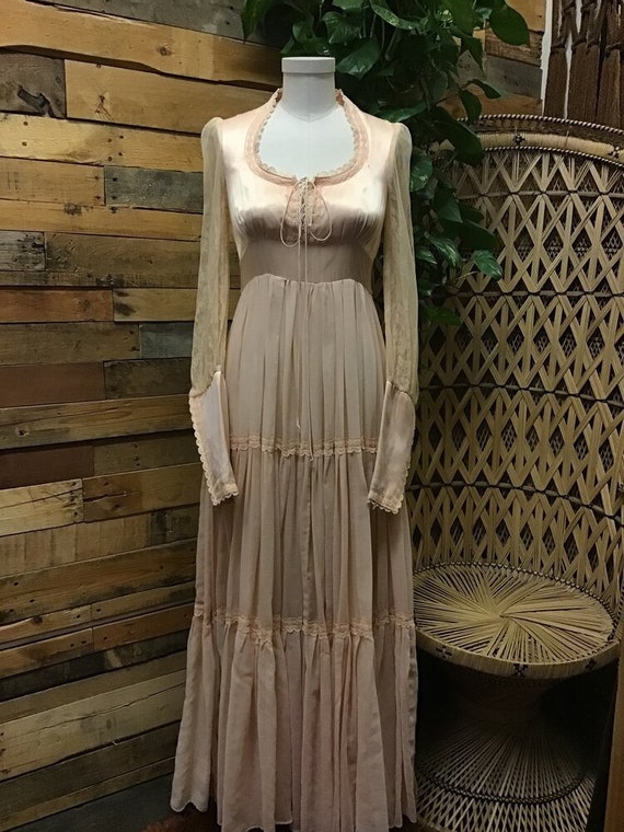 Peachy Lace Gunne Sax