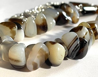 Agate Nugget Necklace: Brown, White, and Cream Boho Chic Design